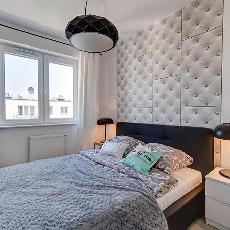 M.h. Black & White Apartment