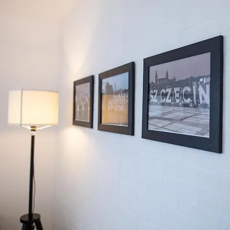 M.h. Black & White Apartment