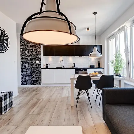 M.h. Black & White Apartment
